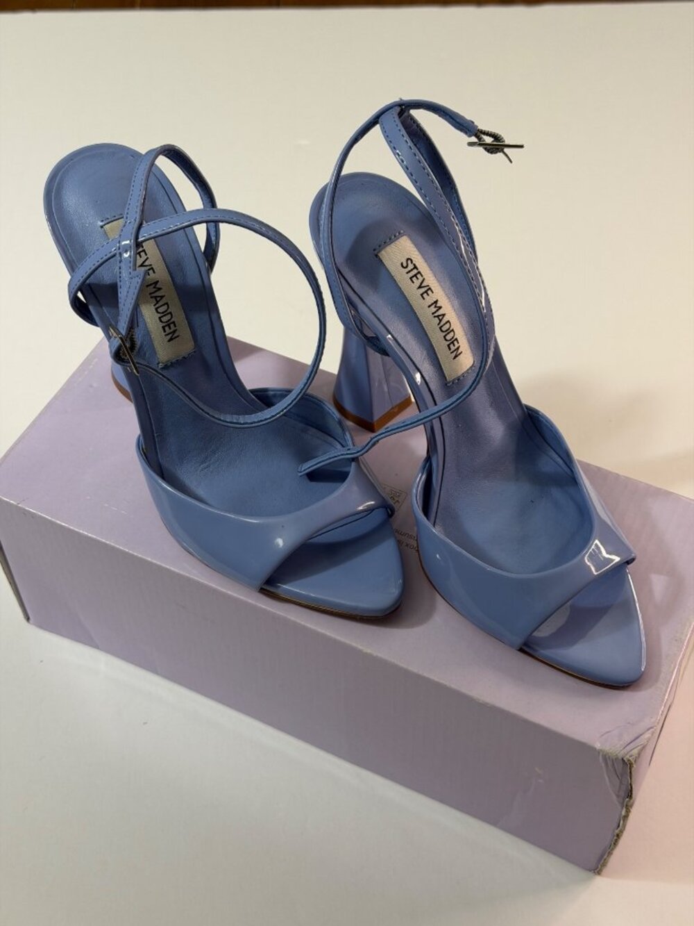 NWB Steve Madden Beki Flared High Heeled Sandals Blue Patent Size 5 - Picture 4 of 6